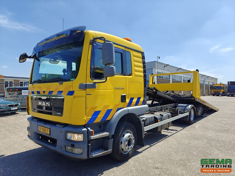 MAN TGM 12.250 4X2 BL DubbelCab 6 Pers. - Falkom FAS6000 + FAL2000 + Dubbele Lier 3600KG - Afstandsbediening - 10/2025 APK - Vlečno vozilo: slika 1 MAN TGM 12.250 4X2 BL DubbelCab 6 Pers. - Falkom FAS6000 + FAL2000 + Dubbele Lier 3600KG - Afstandsbediening - 10/2025 APK - Vlečno vozilo: slika 1