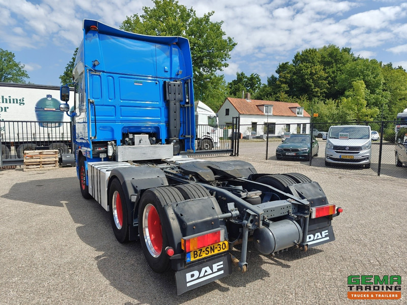 DAF FTS XF105.510 6x2 SuperSpaceCab Euro5 - Retarder - Dubbele Tanks - 10 Banden - Schuifschotel - NL TRUCK - Vlačilec: slika 4 DAF FTS XF105.510 6x2 SuperSpaceCab Euro5 - Retarder - Dubbele Tanks - 10 Banden - Schuifschotel - NL TRUCK - Vlačilec: slika 4