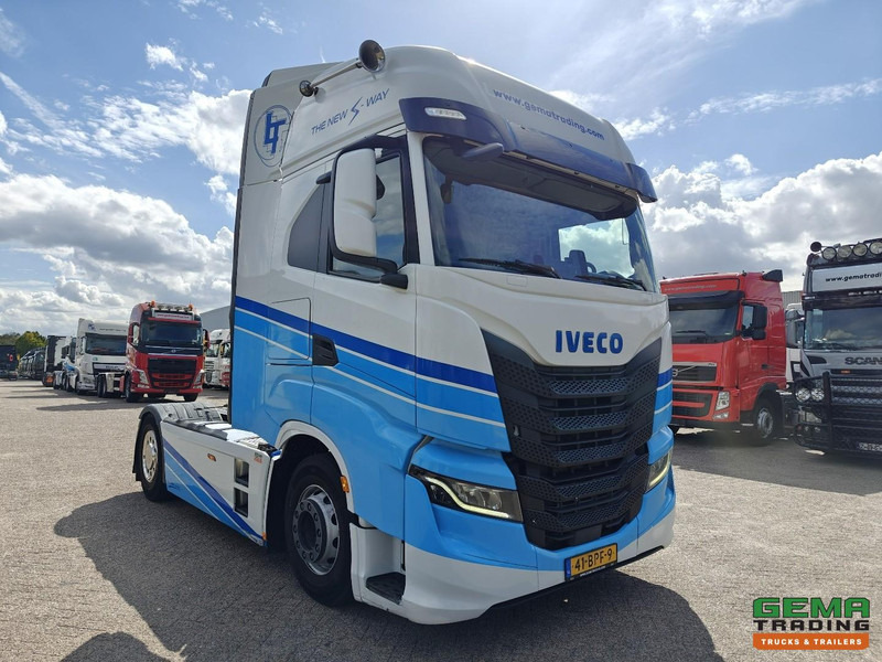 Iveco S-WAY 420 4x2 Euro6D - Dubbele Tanks - StandAirco - Navi - SMARTTacho V2 - 04/2026 APK - Vlačilec: slika 2 Iveco S-WAY 420 4x2 Euro6D - Dubbele Tanks - StandAirco - Navi - SMARTTacho V2 - 04/2026 APK - Vlačilec: slika 2