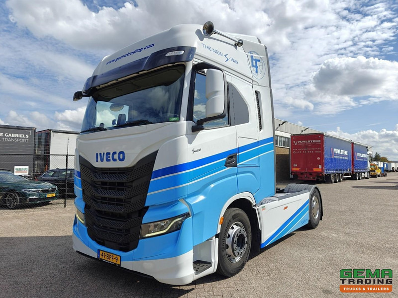 Iveco S-WAY 420 4x2 Euro6D - Dubbele Tanks - StandAirco - Navi - SMARTTacho V2 - 04/2026 APK - Vlačilec: slika 1 Iveco S-WAY 420 4x2 Euro6D - Dubbele Tanks - StandAirco - Navi - SMARTTacho V2 - 04/2026 APK - Vlačilec: slika 1