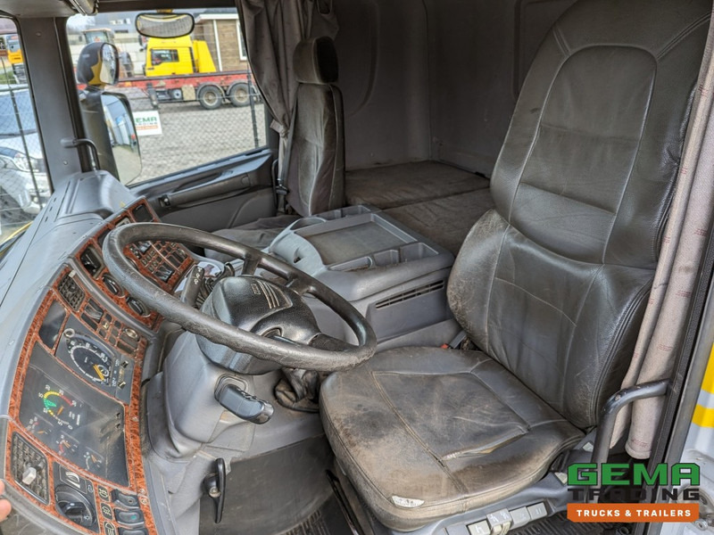 Scania P114-340 LA 4x2 CP19 Euro3 Manual - Side Skirts - Toolbox (T1350) - Vlačilec: slika 5 Scania P114-340 LA 4x2 CP19 Euro3 Manual - Side Skirts - Toolbox (T1350) - Vlačilec: slika 5