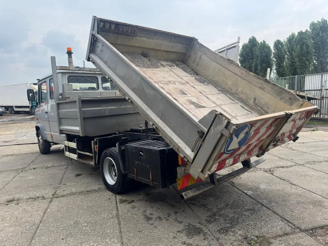 Mercedes-Benz VARIO 815 4X2 Dubbel cabine Tipper Spring/Spring - Tovornjak prekucnik: slika 3 Mercedes-Benz VARIO 815 4X2 Dubbel cabine Tipper Spring/Spring - Tovornjak prekucnik: slika 3