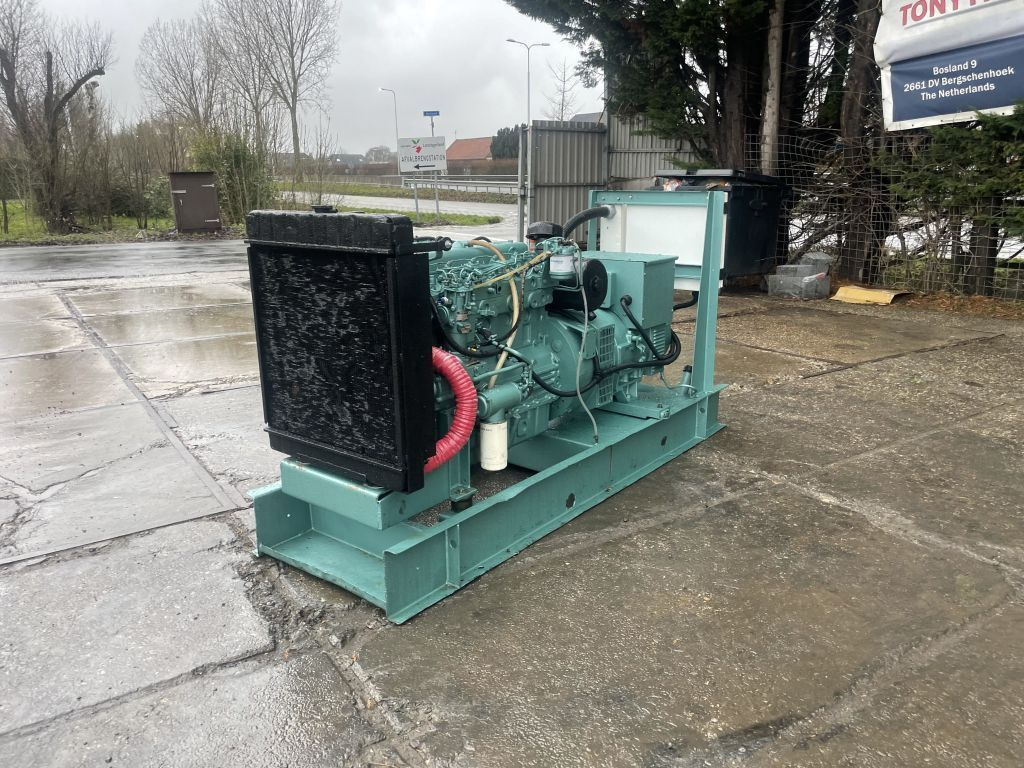 Perkins 85 KVA Generator 3 Phase Perkins 85 KVA Generator 3 Phase - Generator: slika 2 Perkins 85 KVA Generator 3 Phase Perkins 85 KVA Generator 3 Phase - Generator: slika 2