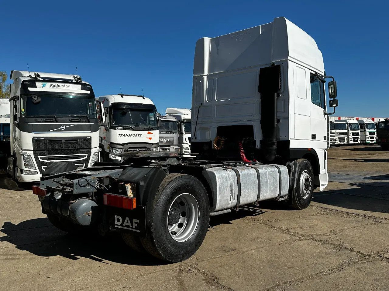 DAF XF 95.480 4X2 Tractor-unit Spring/Air ZF Manual - Vlačilec: slika 4 DAF XF 95.480 4X2 Tractor-unit Spring/Air ZF Manual - Vlačilec: slika 4