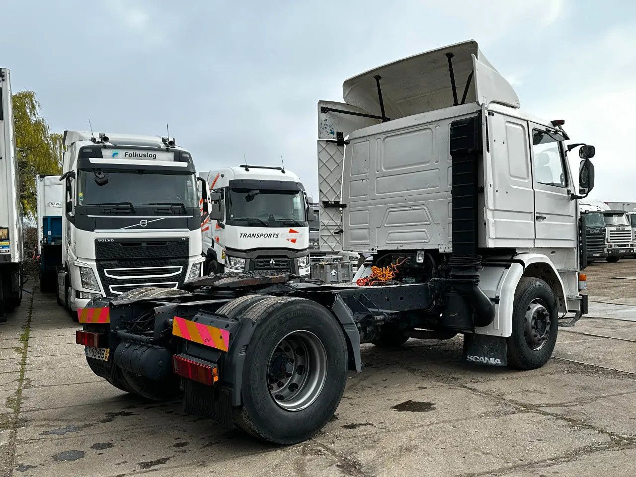 Scania R113-360 4X2 Tractor-unit Spring/Air Manual Gear - Vlačilec: slika 4 Scania R113-360 4X2 Tractor-unit Spring/Air Manual Gear - Vlačilec: slika 4