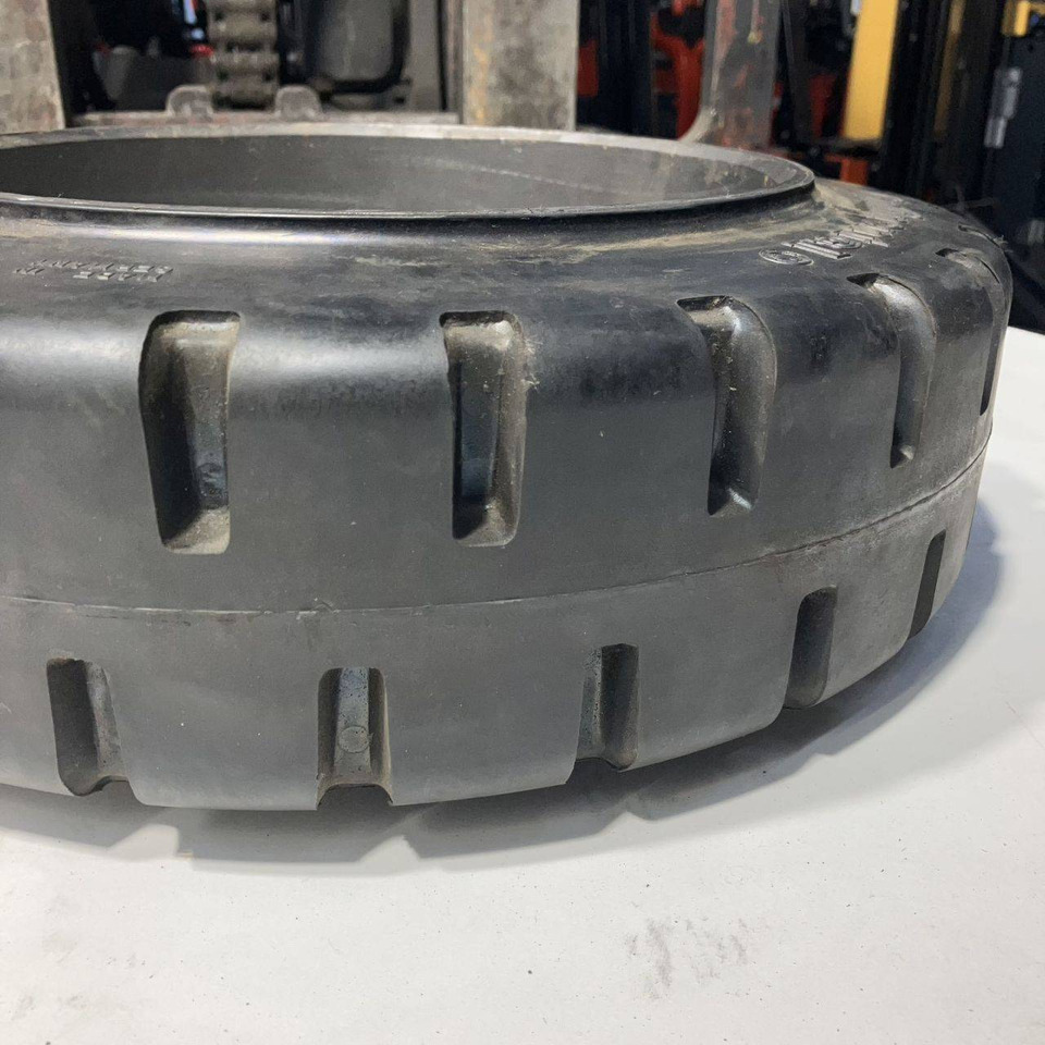 2X Continental 16x5x10 1/2 tyres - Guma za Oprema za rokovanje z materiali: slika 3 2X Continental 16x5x10 1/2 tyres - Guma za Oprema za rokovanje z materiali: slika 3