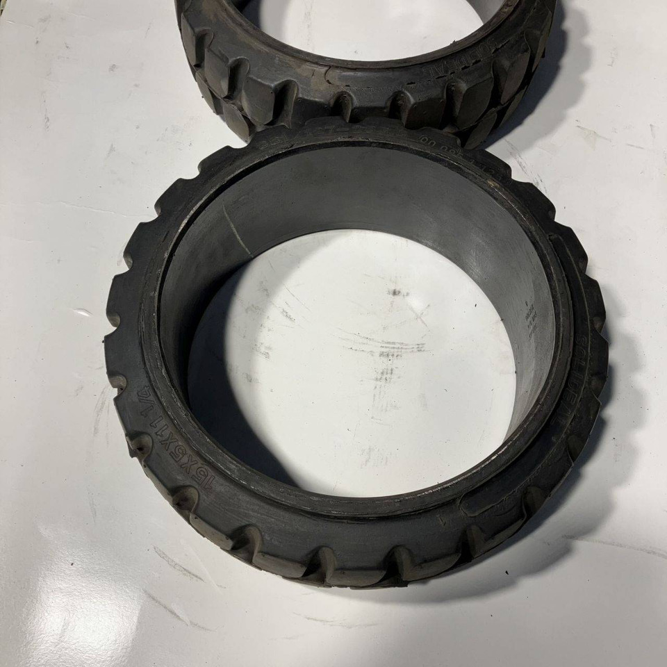 2X Magnum Solideal 15x5x11 1/4 tyres - Guma za Oprema za rokovanje z materiali: slika 3 2X Magnum Solideal 15x5x11 1/4 tyres - Guma za Oprema za rokovanje z materiali: slika 3
