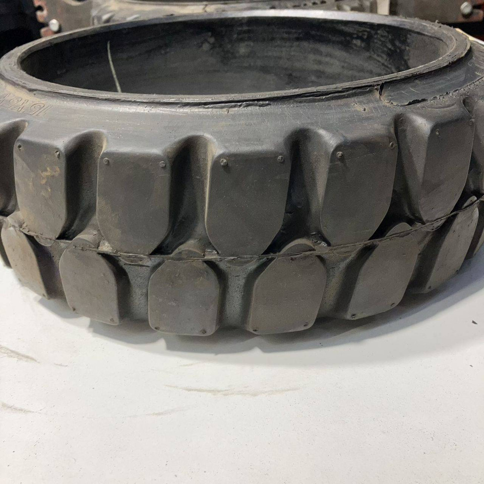 2X Magnum Solideal 15x5x11 1/4 tyres - Guma za Oprema za rokovanje z materiali: slika 2 2X Magnum Solideal 15x5x11 1/4 tyres - Guma za Oprema za rokovanje z materiali: slika 2