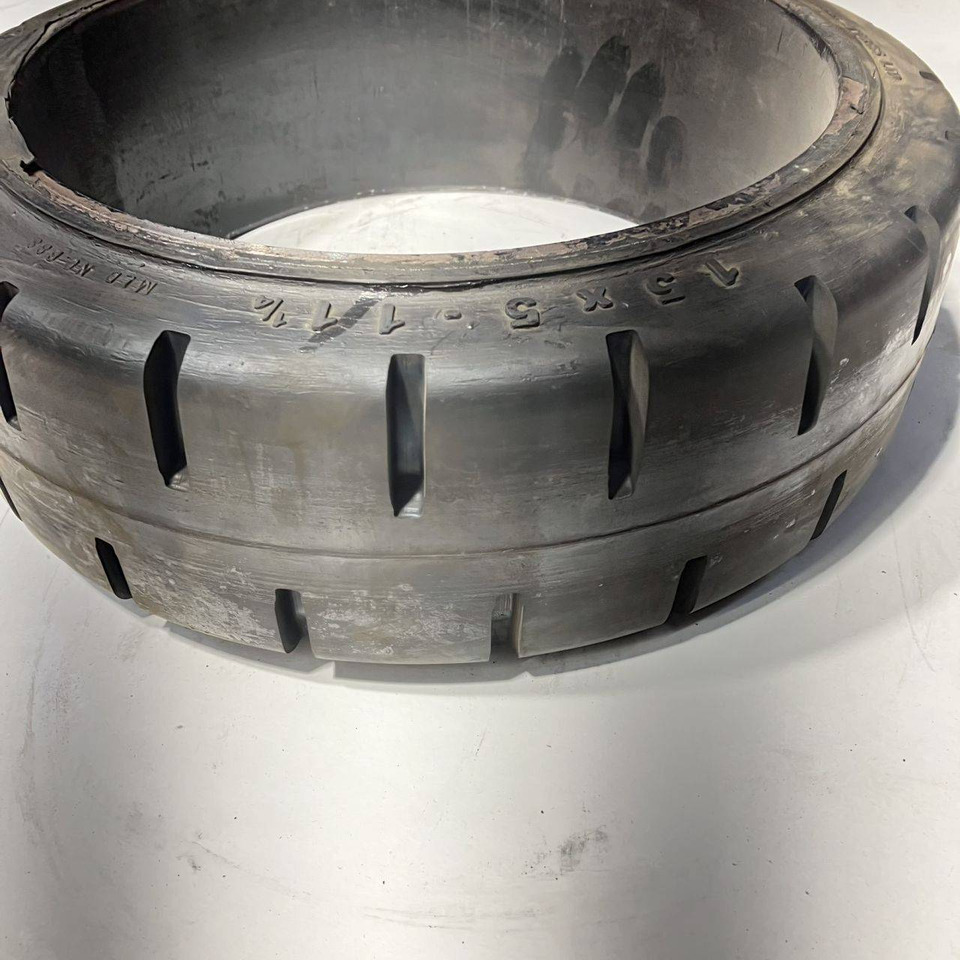 2X Watts 15x5x11 1/4 tyres - Guma za Oprema za rokovanje z materiali: slika 2 2X Watts 15x5x11 1/4 tyres - Guma za Oprema za rokovanje z materiali: slika 2