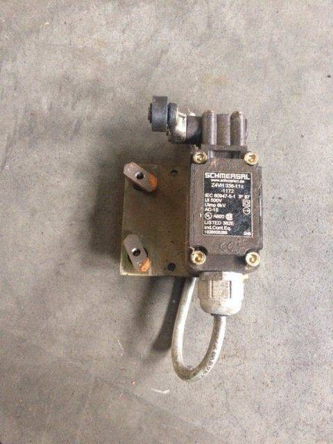2XPosition Switch for Linde K15-4, and Still M15-4 - Stikalo volanskega droga za Oprema za rokovanje z materiali: slika 1 2XPosition Switch for Linde K15-4, and Still M15-4 - Stikalo volanskega droga za Oprema za rokovanje z materiali: slika 1