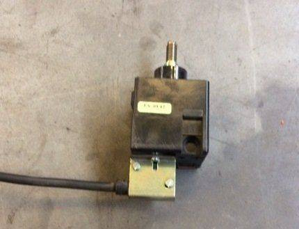 Emergency stop switch for Linde L14-16, Series 372 - Stikalo volanskega droga za Oprema za rokovanje z materiali: slika 2 Emergency stop switch for Linde L14-16, Series 372 - Stikalo volanskega droga za Oprema za rokovanje z materiali: slika 2