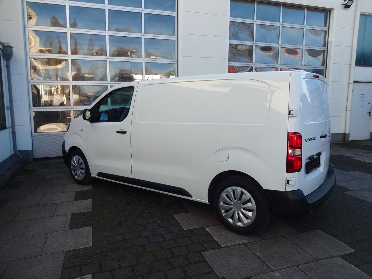 Opel 50 x Vivaro Kasten L1H1, Klima, PDC, - Mali kombi: slika 5 Opel 50 x Vivaro Kasten L1H1, Klima, PDC, - Mali kombi: slika 5