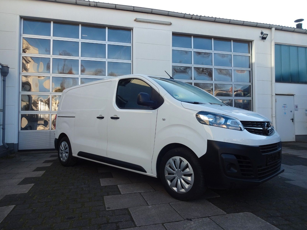 Opel 50 x Vivaro Kasten L1H1, Klima, PDC, - Mali kombi: slika 3 Opel 50 x Vivaro Kasten L1H1, Klima, PDC, - Mali kombi: slika 3