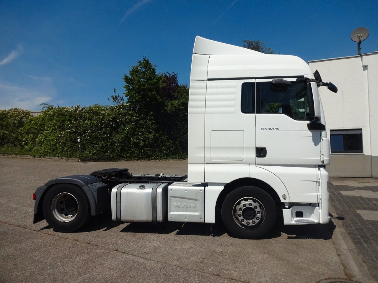 MAN TGX 18.440, XLX, Intarder, 2xTanks, ACC, Navi - Vlačilec: slika 4 MAN TGX 18.440, XLX, Intarder, 2xTanks, ACC, Navi - Vlačilec: slika 4