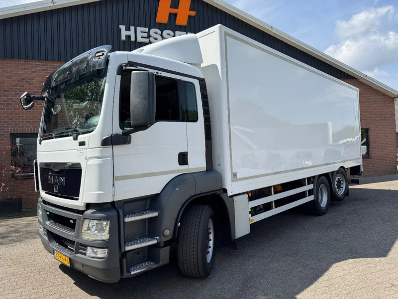 MAN TGS 26.320 EEV Koffer Stuuras AHK 2.500KG LBW 479.810! NL TRUCK - Tovornjak zabojnik: slika 1 MAN TGS 26.320 EEV Koffer Stuuras AHK 2.500KG LBW 479.810! NL TRUCK - Tovornjak zabojnik: slika 1