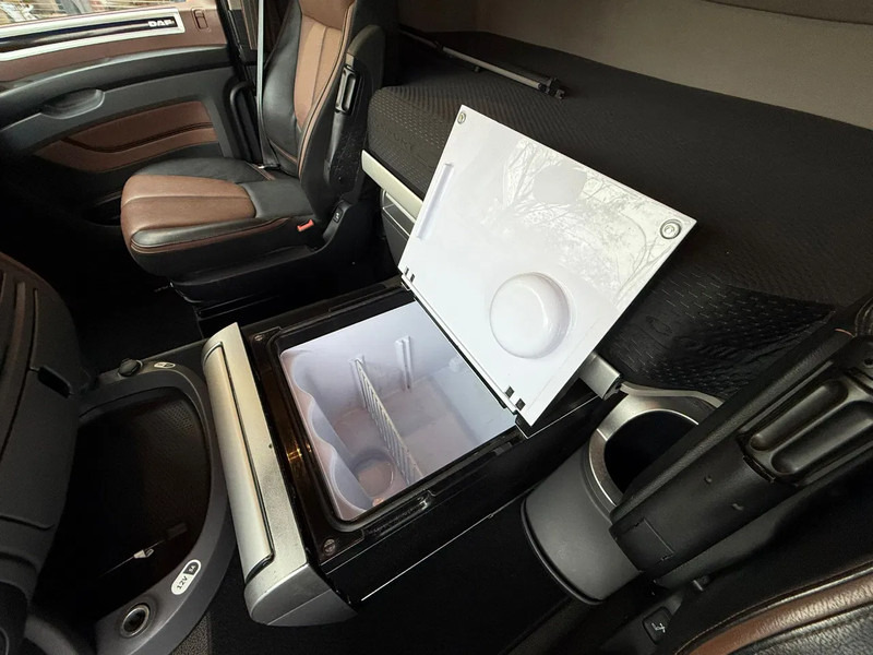 Vlačilec DAF XF 450 SSC Super Space LED Standairco Leer NL Truck APK 02-2026: slika 12 Vlačilec DAF XF 450 SSC Super Space LED Standairco Leer NL Truck APK 02-2026: slika 12