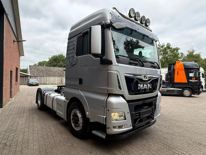 MAN TGX 18.460 4X4 550.440KM Hydraulic Standairco German truck - Vlačilec: slika 2 MAN TGX 18.460 4X4 550.440KM Hydraulic Standairco German truck - Vlačilec: slika 2