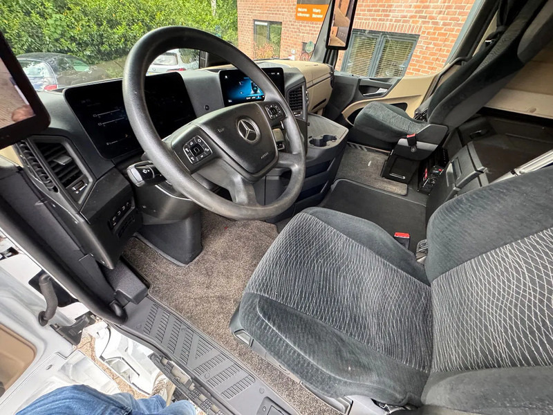 Mercedes-Benz Actros 1845 Streamspace Xenon 2x Tank German truck - Vlačilec: slika 5 Mercedes-Benz Actros 1845 Streamspace Xenon 2x Tank German truck - Vlačilec: slika 5