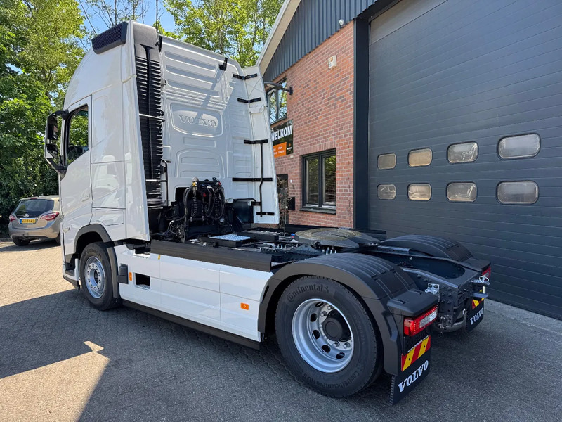 Volvo FH 500 AERO NEW! 9 Ton Vooras Globetrotter XL, PTO, ACC, Standairco, Retarder, 2 tanks, LED - Vlačilec: slika 3 Volvo FH 500 AERO NEW! 9 Ton Vooras Globetrotter XL, PTO, ACC, Standairco, Retarder, 2 tanks, LED - Vlačilec: slika 3