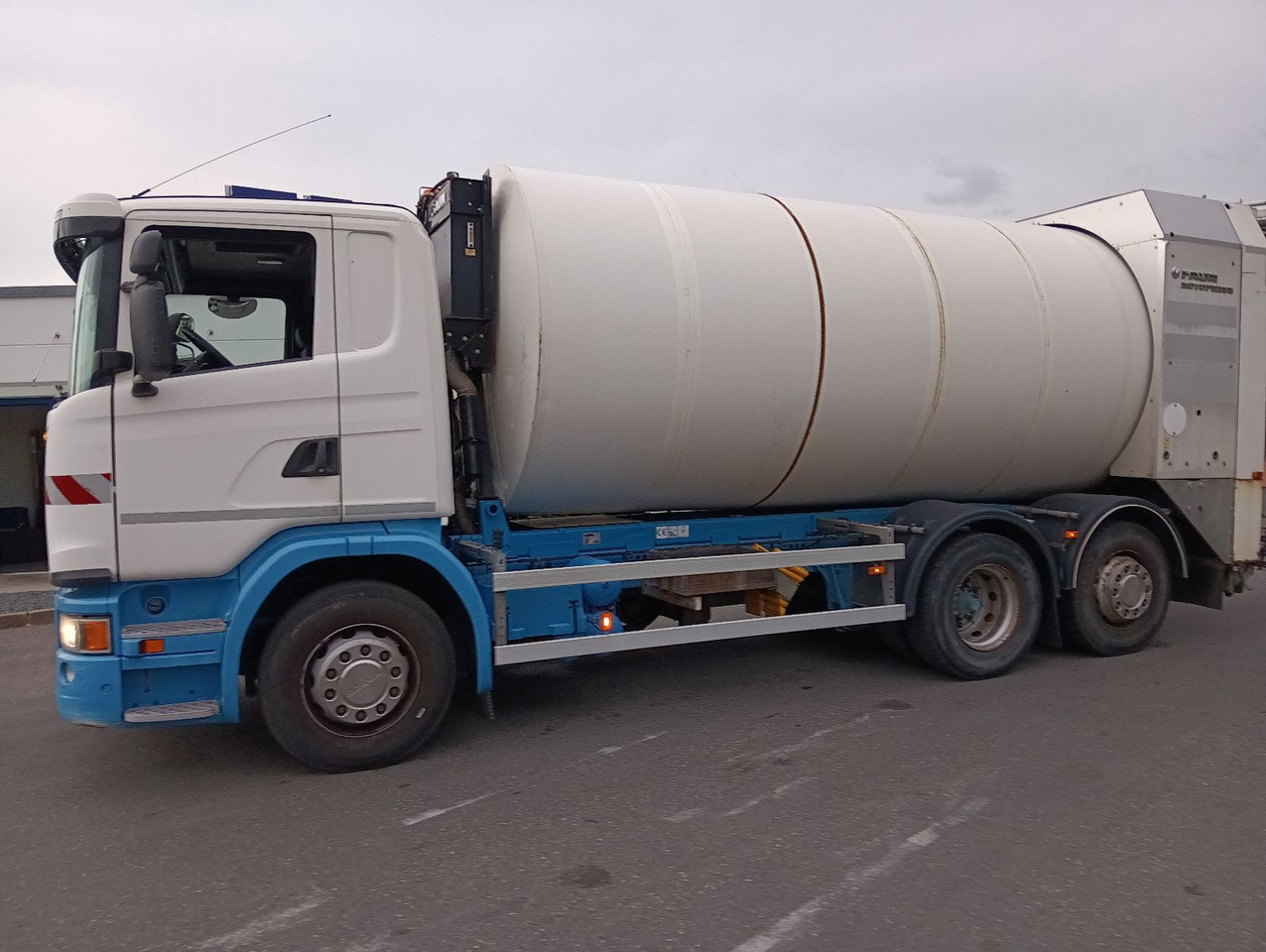 Scania G360 6x2 RETARDER FAUN ROTOPRESS 521L Zöller 230 - Smetarski tovornjak: slika 4 Scania G360 6x2 RETARDER FAUN ROTOPRESS 521L Zöller 230 - Smetarski tovornjak: slika 4