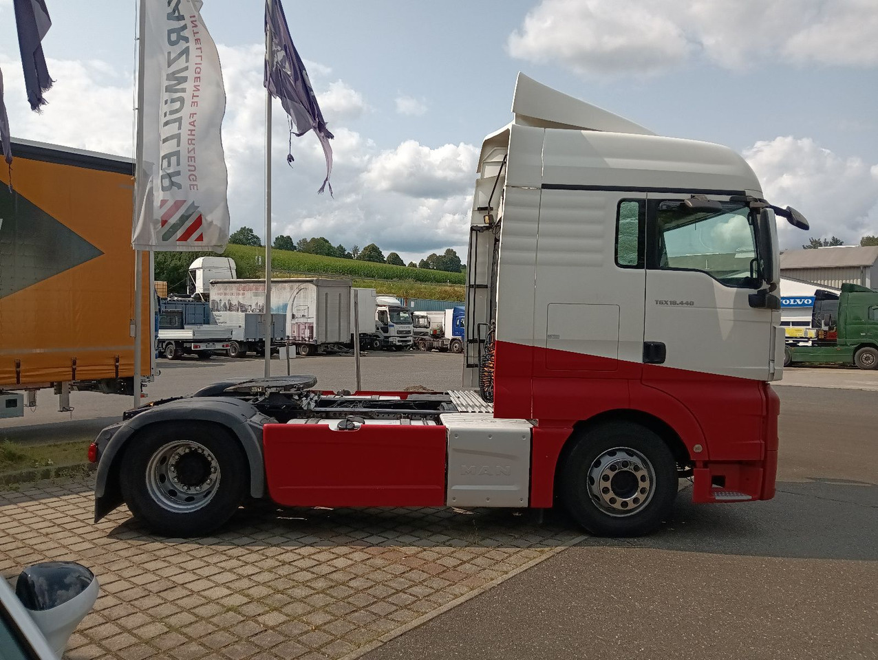 MAN TGX 18:440 BLS INTARDER Vollspoiler Reifen70-90% MAN TGX 18:440 BLS INTARDER Vollspoiler Reifen70-90% - Vlačilec: slika 3 MAN TGX 18:440 BLS INTARDER Vollspoiler Reifen70-90% MAN TGX 18:440 BLS INTARDER Vollspoiler Reifen70-90% - Vlačilec: slika 3