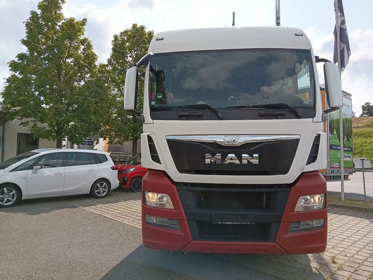 MAN TGX 18:440 BLS INTARDER Vollspoiler Reifen70-90% MAN TGX 18:440 BLS INTARDER Vollspoiler Reifen70-90% - Vlačilec: slika 2 MAN TGX 18:440 BLS INTARDER Vollspoiler Reifen70-90% MAN TGX 18:440 BLS INTARDER Vollspoiler Reifen70-90% - Vlačilec: slika 2