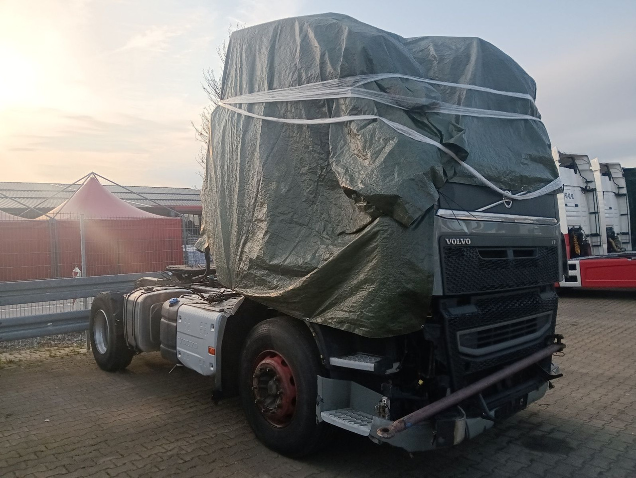 Volvo FH 500 Globe CRAWLER Hydr.,Luft/Luft Motor läuft - Vlačilec: slika 1 Volvo FH 500 Globe CRAWLER Hydr.,Luft/Luft Motor läuft - Vlačilec: slika 1