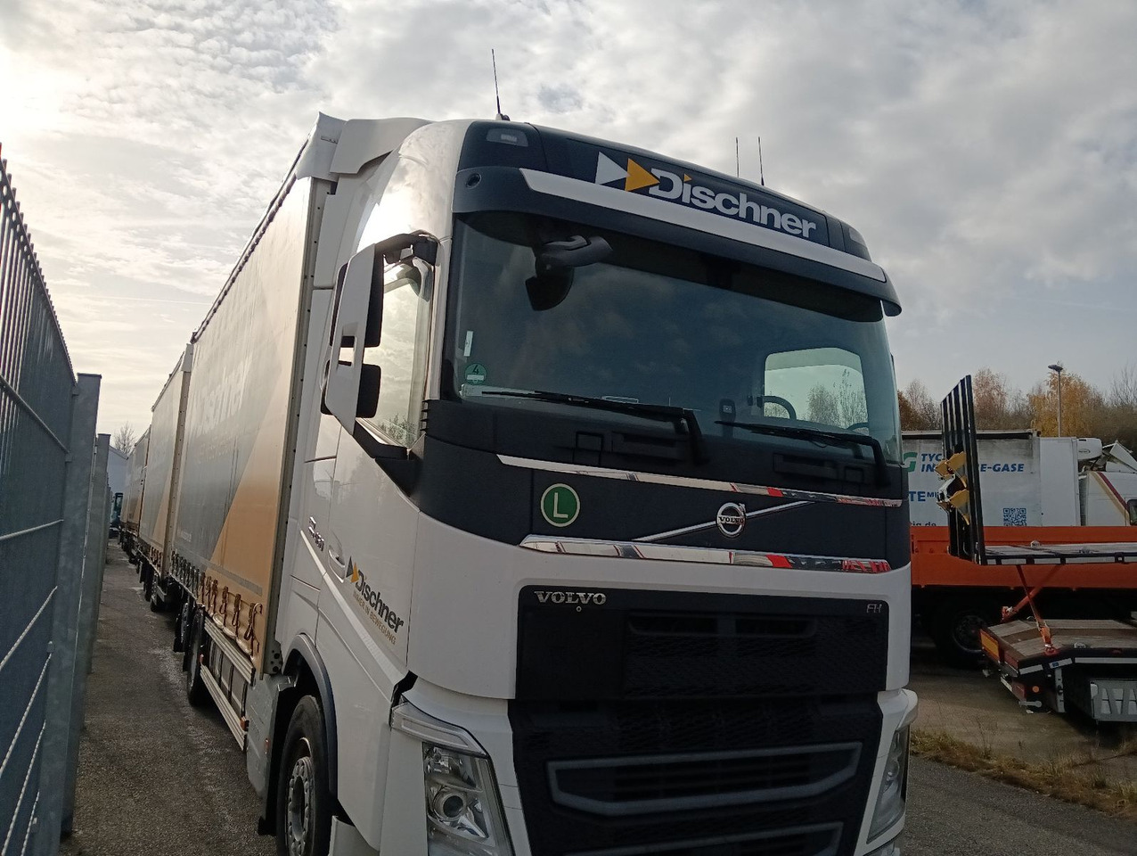 Volvo 2x JUMBO 120m3 FH460 Globe 6x2 SCHMITZ I-PARCool - Tovornjak s ponjavo: slika 3 Volvo 2x JUMBO 120m3 FH460 Globe 6x2 SCHMITZ I-PARCool - Tovornjak s ponjavo: slika 3