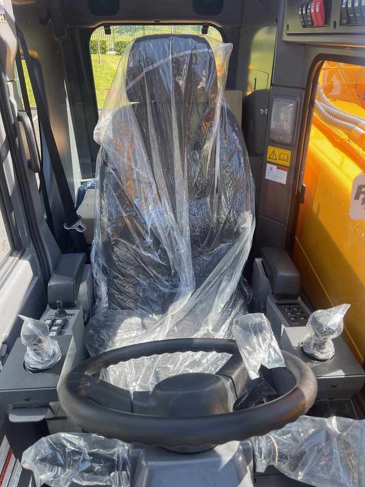Nov Avtodvigalo KATO CR-130Rv - 13 Ton Crane - Joystick Control & Stage V Engine: slika 14