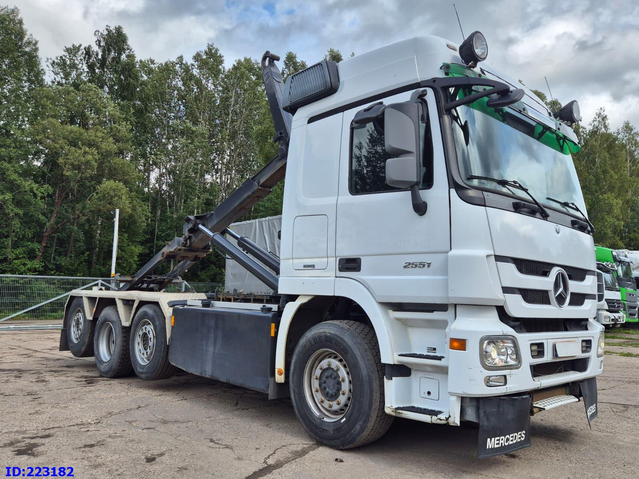 MERCEDES-BENZ Actros 2551 8x2 V8 Retarder - Kotalni prekucni tovornjak: slika 4 MERCEDES-BENZ Actros 2551 8x2 V8 Retarder - Kotalni prekucni tovornjak: slika 4