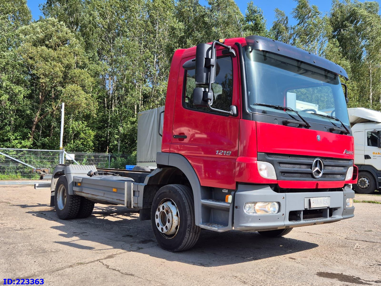 MERCEDES-BENZ Atego 1218 - Full steel - Manual (3 seats) - Tovornjak-šasija: slika 2 MERCEDES-BENZ Atego 1218 - Full steel - Manual (3 seats) - Tovornjak-šasija: slika 2