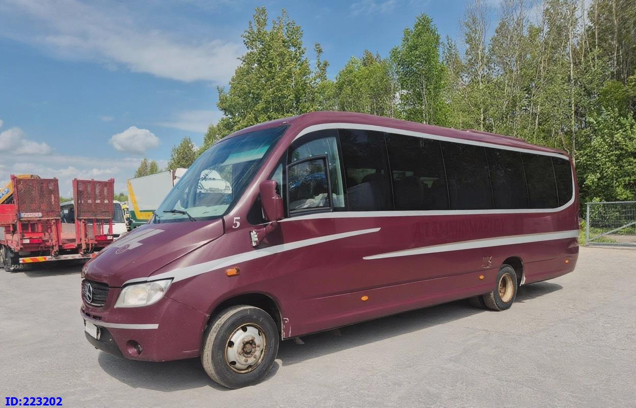 MERCEDES-BENZ Sunrider 818D Vario 33 - Seater - Potovalni avtobus: slika 1 MERCEDES-BENZ Sunrider 818D Vario 33 - Seater - Potovalni avtobus: slika 1