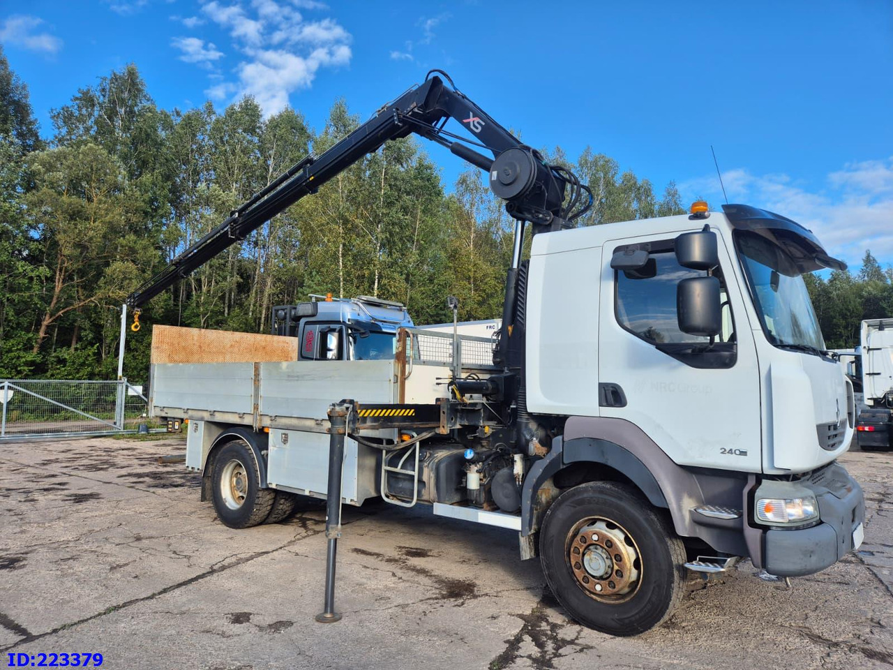 RENAULT Midlum 240.16 4x4 + HIAB 122 E-3 HIDUO - Tovornjak s kesonom: slika 4 RENAULT Midlum 240.16 4x4 + HIAB 122 E-3 HIDUO - Tovornjak s kesonom: slika 4