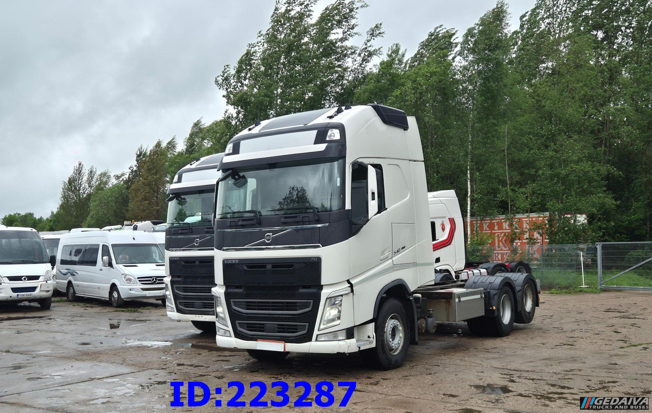 VOLVO FH13 540HP - 10 tyre (2pcs. available) - Tovornjak-šasija: slika 4 VOLVO FH13 540HP - 10 tyre (2pcs. available) - Tovornjak-šasija: slika 4