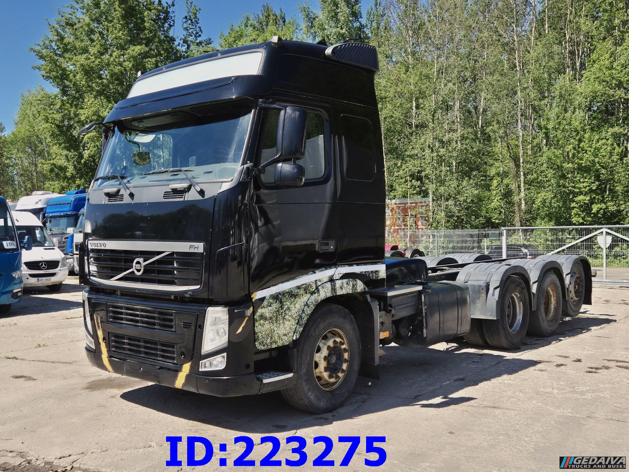 VOLVO FH13 540HP 8X4 (Steering axle) RETARDER - Tovornjak-šasija: slika 1 VOLVO FH13 540HP 8X4 (Steering axle) RETARDER - Tovornjak-šasija: slika 1