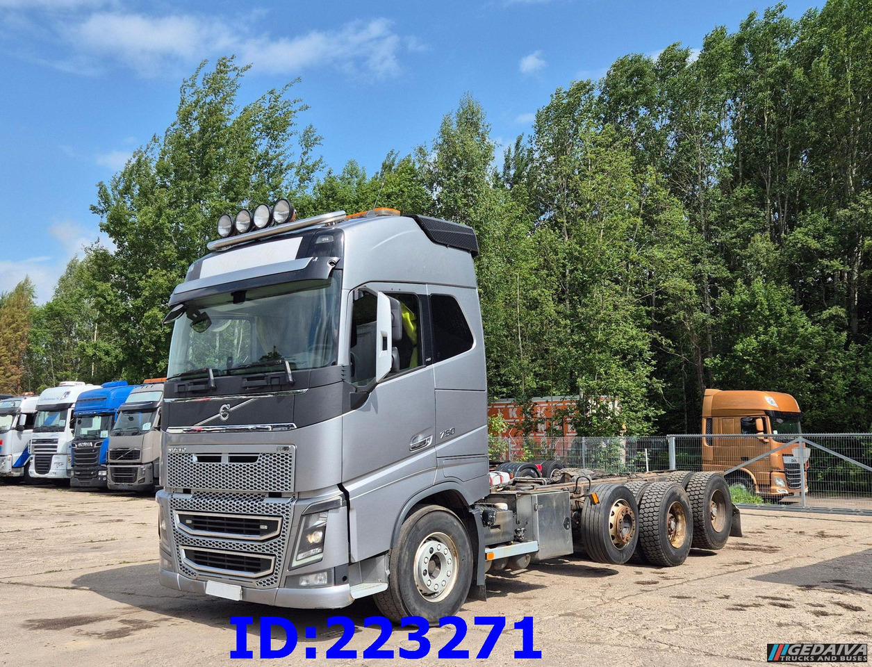 VOLVO FH16 750HP 8x4 (Steering axle / 2 axles lifting) - Tovornjak za prevoz lesa: slika 1 VOLVO FH16 750HP 8x4 (Steering axle / 2 axles lifting) - Tovornjak za prevoz lesa: slika 1