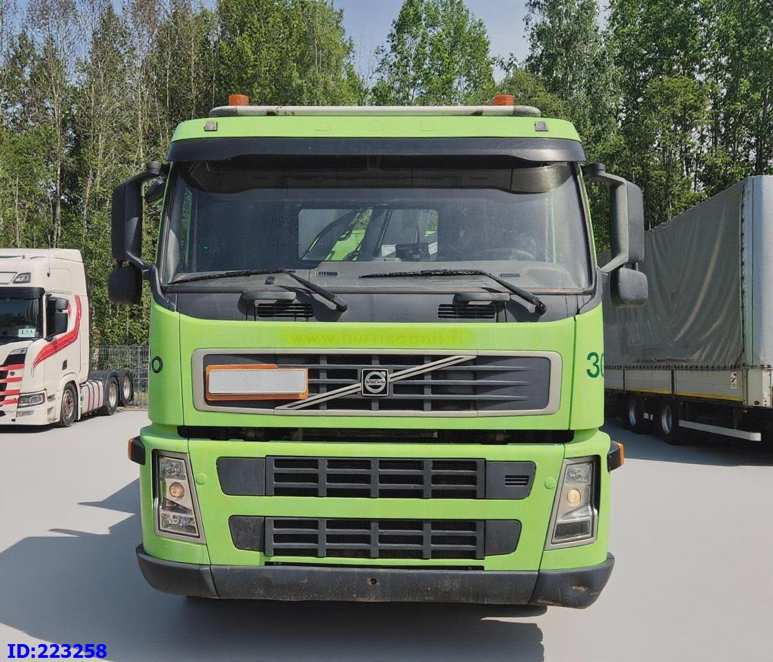 VOLVO FM9 300HP 6x2 + HIAB 144B -3 CL - Tovornjak s kesonom: slika 2 VOLVO FM9 300HP 6x2 + HIAB 144B -3 CL - Tovornjak s kesonom: slika 2