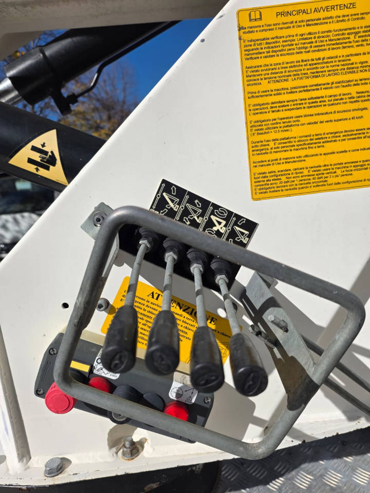 GSR E219PX E4 - Dvižna ploščad montirana na tovornjak: slika 4 GSR E219PX E4 - Dvižna ploščad montirana na tovornjak: slika 4