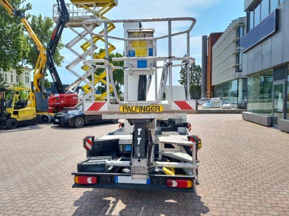 Palfinger P 240 AXE - Dvižna ploščad montirana na tovornjak: slika 4 Palfinger P 240 AXE - Dvižna ploščad montirana na tovornjak: slika 4