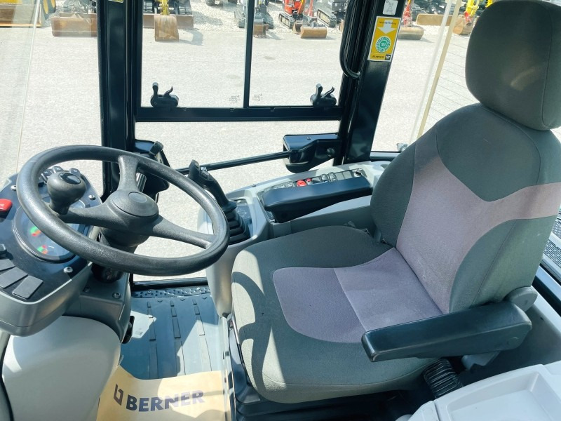 Caterpillar 908M (3637) - Kolesni nakladalec: slika 5 Caterpillar 908M (3637) - Kolesni nakladalec: slika 5