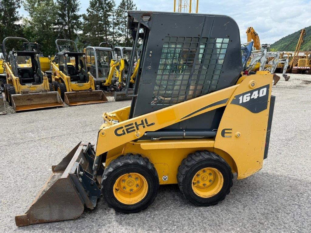 Gehl SL1640E (4027) - Mini nakladalec: slika 1 Gehl SL1640E (4027) - Mini nakladalec: slika 1