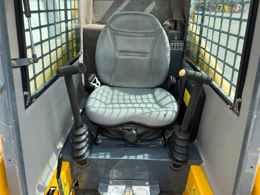 Gehl SL1640E (4027) - Mini nakladalec: slika 3 Gehl SL1640E (4027) - Mini nakladalec: slika 3