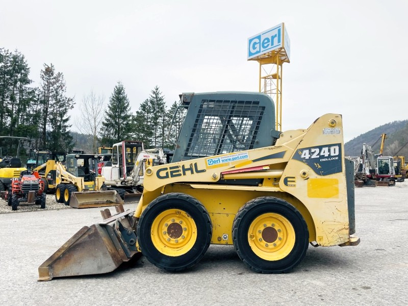 Gehl SL4240 (3746) - Mini nakladalec: slika 1 Gehl SL4240 (3746) - Mini nakladalec: slika 1