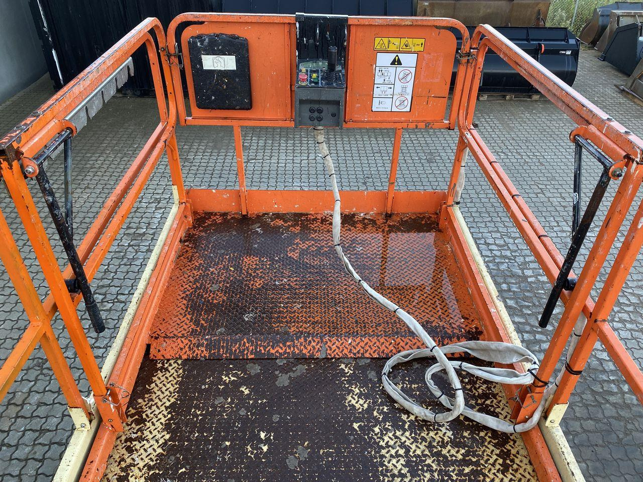 JLG 4069LE - Škarjasta dvižna ploščad: slika 3 JLG 4069LE - Škarjasta dvižna ploščad: slika 3