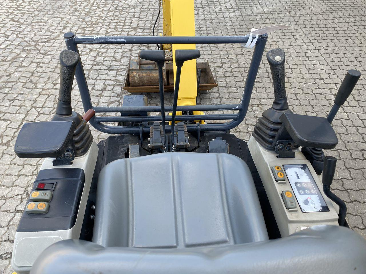 Komatsu PC16R-3HS CANOPY - Mini bager: slika 3 Komatsu PC16R-3HS CANOPY - Mini bager: slika 3