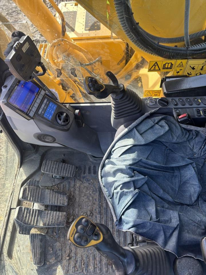 Komatsu PC240LC-11 - Bager goseničar: slika 3 Komatsu PC240LC-11 - Bager goseničar: slika 3