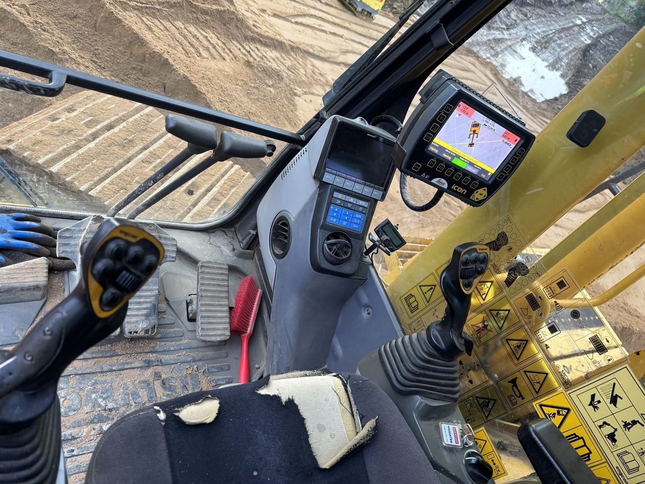 Komatsu PC240LC-11 - Bager goseničar: slika 3 Komatsu PC240LC-11 - Bager goseničar: slika 3