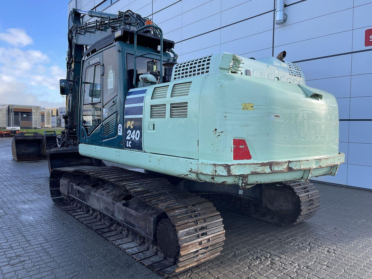 Komatsu PC240LCD-11 - Bager goseničar: slika 2 Komatsu PC240LCD-11 - Bager goseničar: slika 2