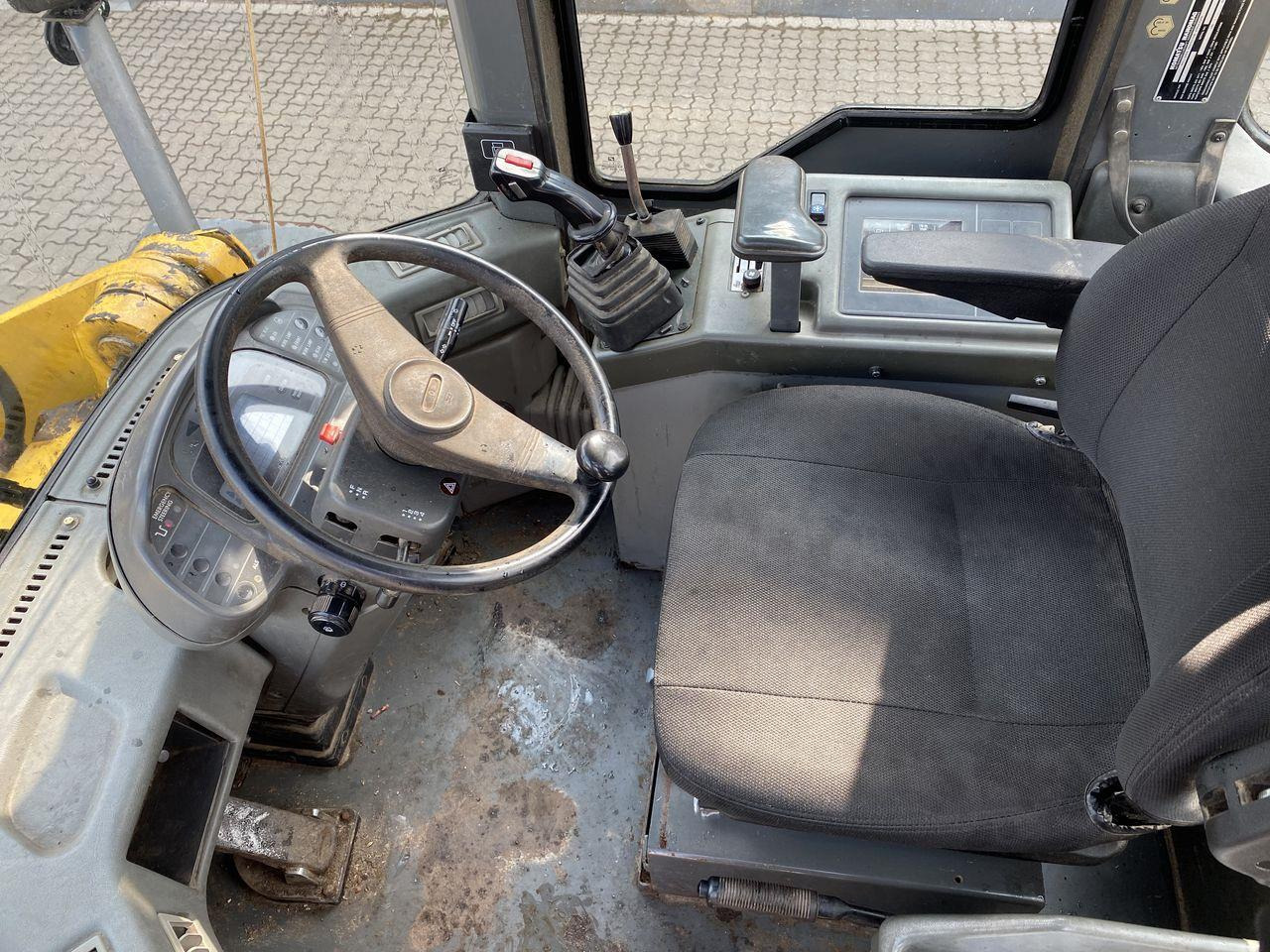Komatsu WA270-3 - Kolesni nakladalec: slika 3 Komatsu WA270-3 - Kolesni nakladalec: slika 3