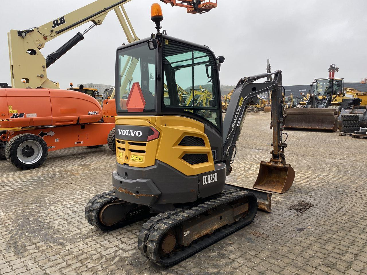 Volvo ECR25 - Mini bager: slika 4 Volvo ECR25 - Mini bager: slika 4